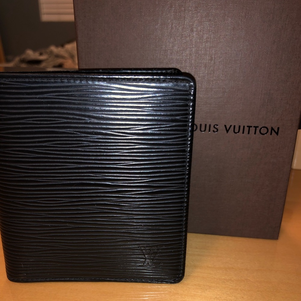 Louis Vuitton Epi leather wallet